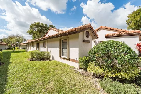 6045 Sunny Pointe Cir, Delray Beach, FL 33484