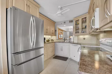 9260 SW 14th St #2207, Boca Raton, FL 33428