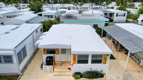 18 Juniper Dr #J, Briny Breezes, FL 33435