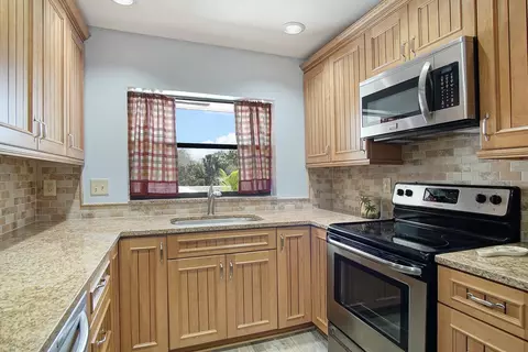 Kitchen - 6041 SE Landing Way, Stuart, FL 34997 photo 2 of 3