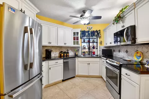 5188 Europa Dr #G, Boynton Beach, FL 33437