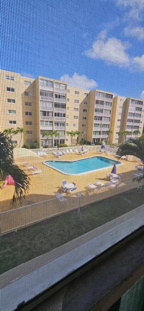 421 NE 14th Ave #302, Hallandale Beach, FL 33009