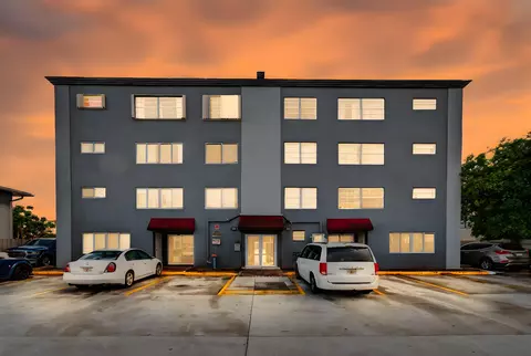 1060 Crystal Lake Dr #203, Pompano Beach, FL 33064