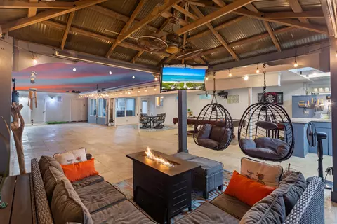 800 NE 8th St, Pompano Beach, FL 33060