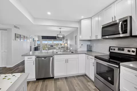 3910 Inverrary Blvd #802-B, Lauderhill, FL 33319