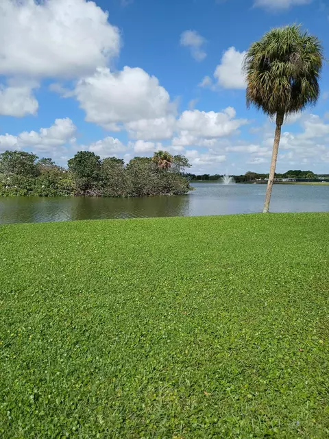 92 Seville Dr, Delray Beach, FL 33446