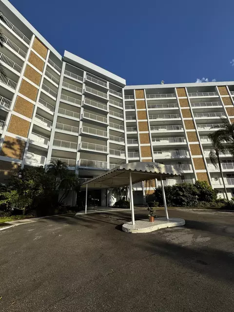 2940 N Course Dr #607, Pompano Beach, FL 33069