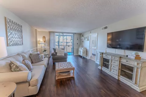 4725 E Lucerne Lakes Blvd E #203, Lake Worth, FL 33467