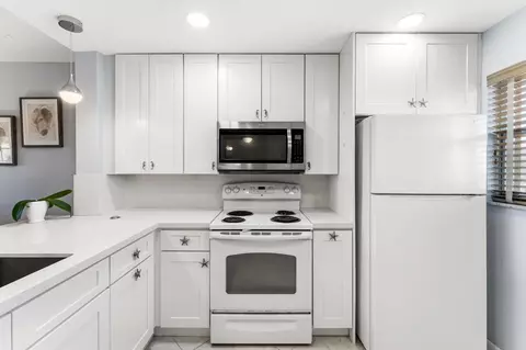 3654 Via Poinciana #504, Lake Worth, FL 33467