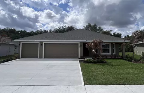 8833 Waterstone Blvd, Fort Pierce, FL 34951
