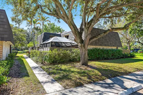 227 2nd Ter, Palm Beach Gardens, FL 33418
