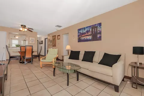 Living - 801 Pine Dr #20, Pompano Beach, FL 33060 photo 4 of 5