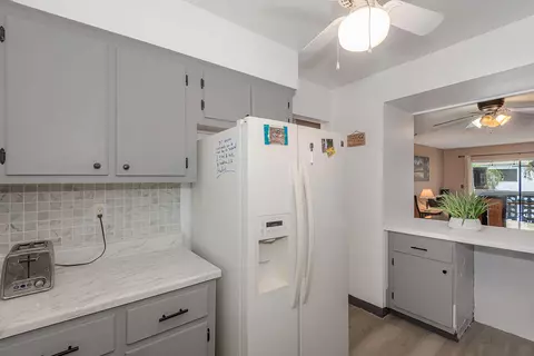 Kitchen - 801 Pine Dr #20, Pompano Beach, FL 33060 photo 3 of 4