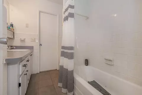 Bath - 801 Pine Dr #20, Pompano Beach, FL 33060 photo 3 of 4