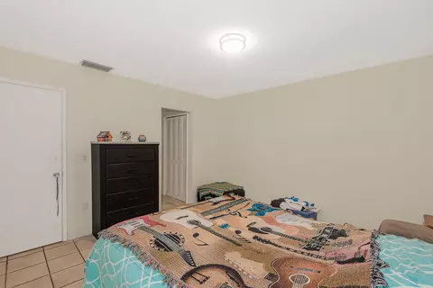 Bedroom - 801 Pine Dr #20, Pompano Beach, FL 33060 photo 4 of 4