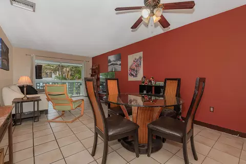 Dining - 801 Pine Dr #20, Pompano Beach, FL 33060 photo 1 of 4
