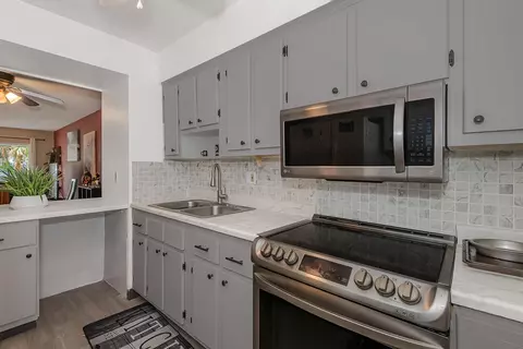 Kitchen - 801 Pine Dr #20, Pompano Beach, FL 33060 photo 4 of 4