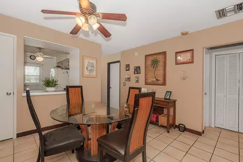 Dining - 801 Pine Dr #20, Pompano Beach, FL 33060 photo 3 of 4