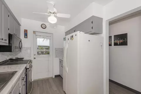 Kitchen - 801 Pine Dr #20, Pompano Beach, FL 33060 photo 1 of 4