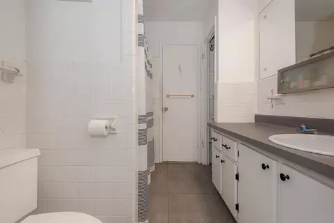 Bath - 801 Pine Dr #20, Pompano Beach, FL 33060 photo 2 of 4