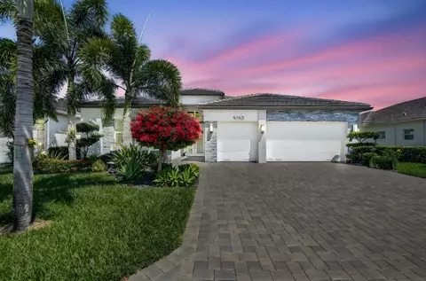 9193 Seahorse Bay Dr, Boynton Beach, FL 33473