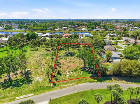 2016 SW Leafy Rd, Port St Lucie, FL 34953