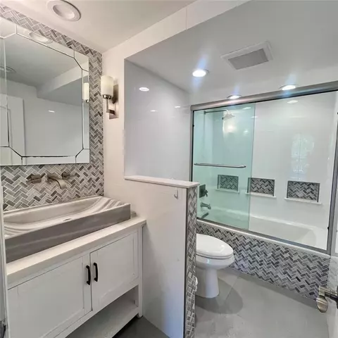 3900 N Hills Dr #208, Hollywood, FL 33021