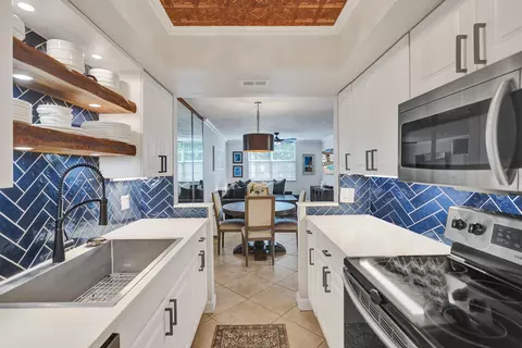 3910 Crystal Lake Dr #101, Pompano Beach, FL 33064