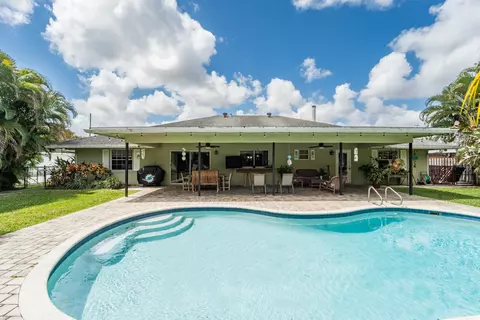 3194 Pebble Beach Dr, Lake Worth, FL 33467