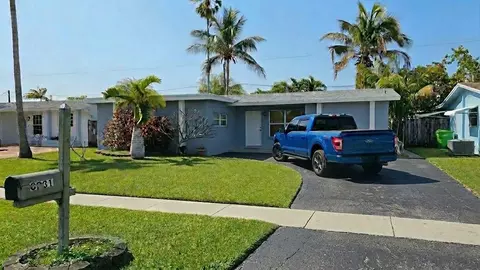 8381 NW 28th Pl, Sunrise, FL 33322