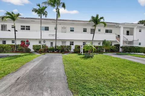 2570 Banyan Rd Apt Unit UNIT 3, Boca Raton, FL 33432