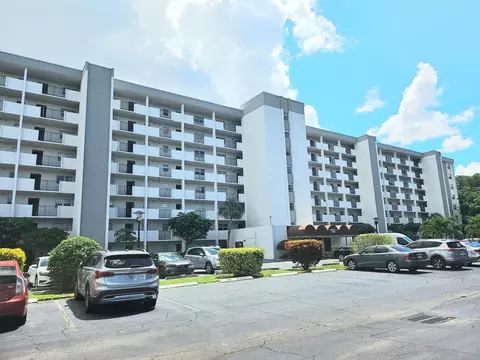 5860 NW 44th St #412, Lauderhill, FL 33319