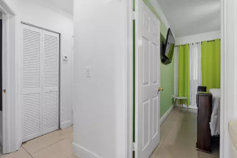 Entry Way - 4970 E Palm Ct, Hialeah, FL 33013 photo 2 of 4