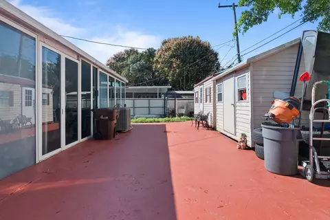 Exterior - 4970 E Palm Ct, Hialeah, FL 33013 photo 2 of 4