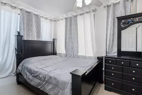 Bedroom - 4970 E Palm Ct, Hialeah, FL 33013 photo 5 of 6