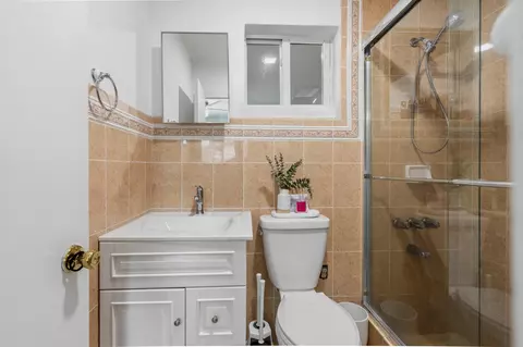 Bath - 4970 E Palm Ct, Hialeah, FL 33013 photo 2 of 2