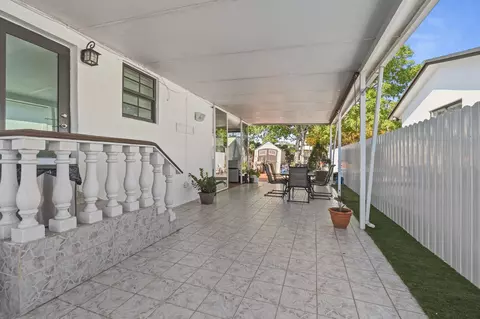 Exterior - 4970 E Palm Ct, Hialeah, FL 33013 photo 4 of 4