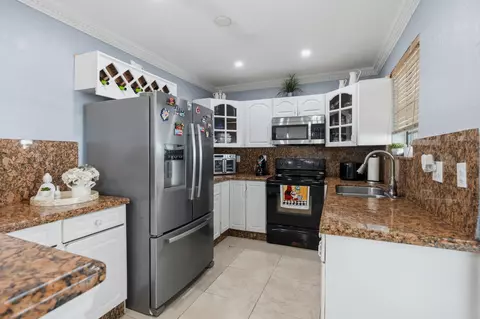 Kitchen - 4970 E Palm Ct, Hialeah, FL 33013 photo 1 of 3