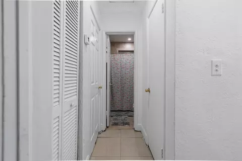 Entry Way - 4970 E Palm Ct, Hialeah, FL 33013 photo 4 of 4