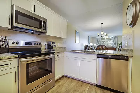 2541 Aragon Blvd #202, Sunrise, FL 33322