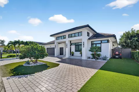 520 Golden Harbour Dr, Boca Raton, FL 33432