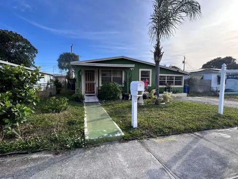 925 W 3rd St, Riviera Beach, FL 33404