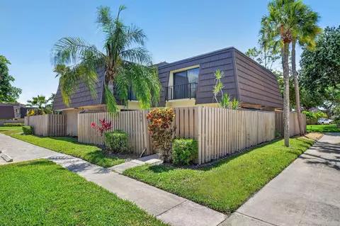 904 9th Ct, Palm Beach Gardens, FL 33410