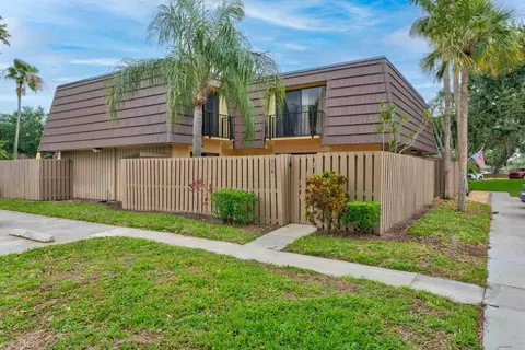 904 9th Ct, Palm Beach Gardens, FL 33410