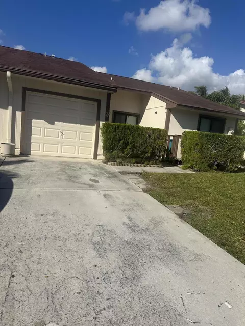 27 Kensington Ln, Boynton Beach, FL 33426