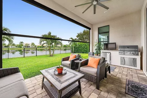 8884 Grand Prix Ln, Boynton Beach, FL 33472