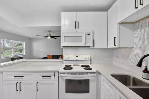 155 Windsor G, West Palm Beach, FL 33417