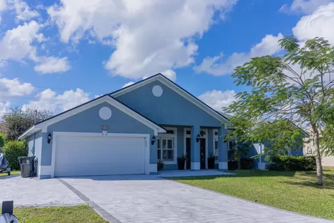 2118 SE Broward Ter, Port Saint Lucie, FL 34952