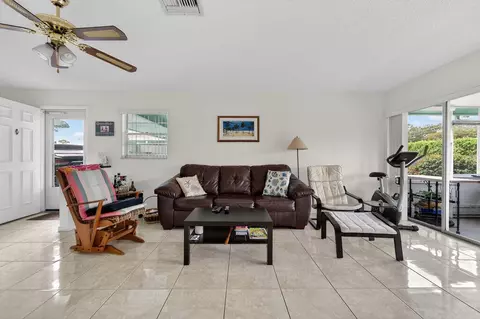 622 Hummingbird Ln, Delray Beach, FL 33445