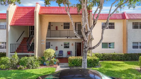 133 Lake Evelyn Dr, West Palm Beach, FL 33411
